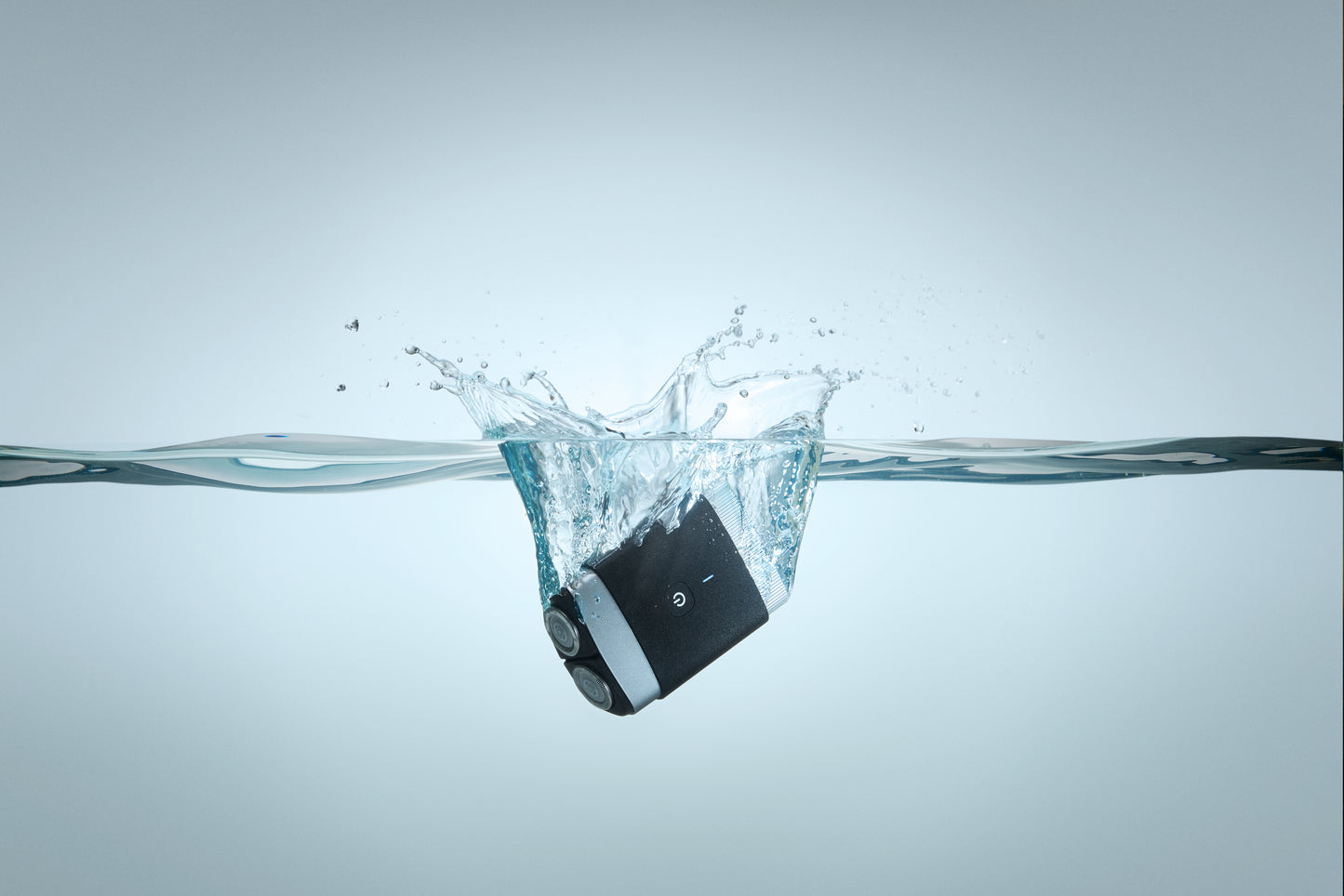 Philips Norelco Portable On-The-Go Shaver - Close shave any time, anywhere with ComfortCut blades