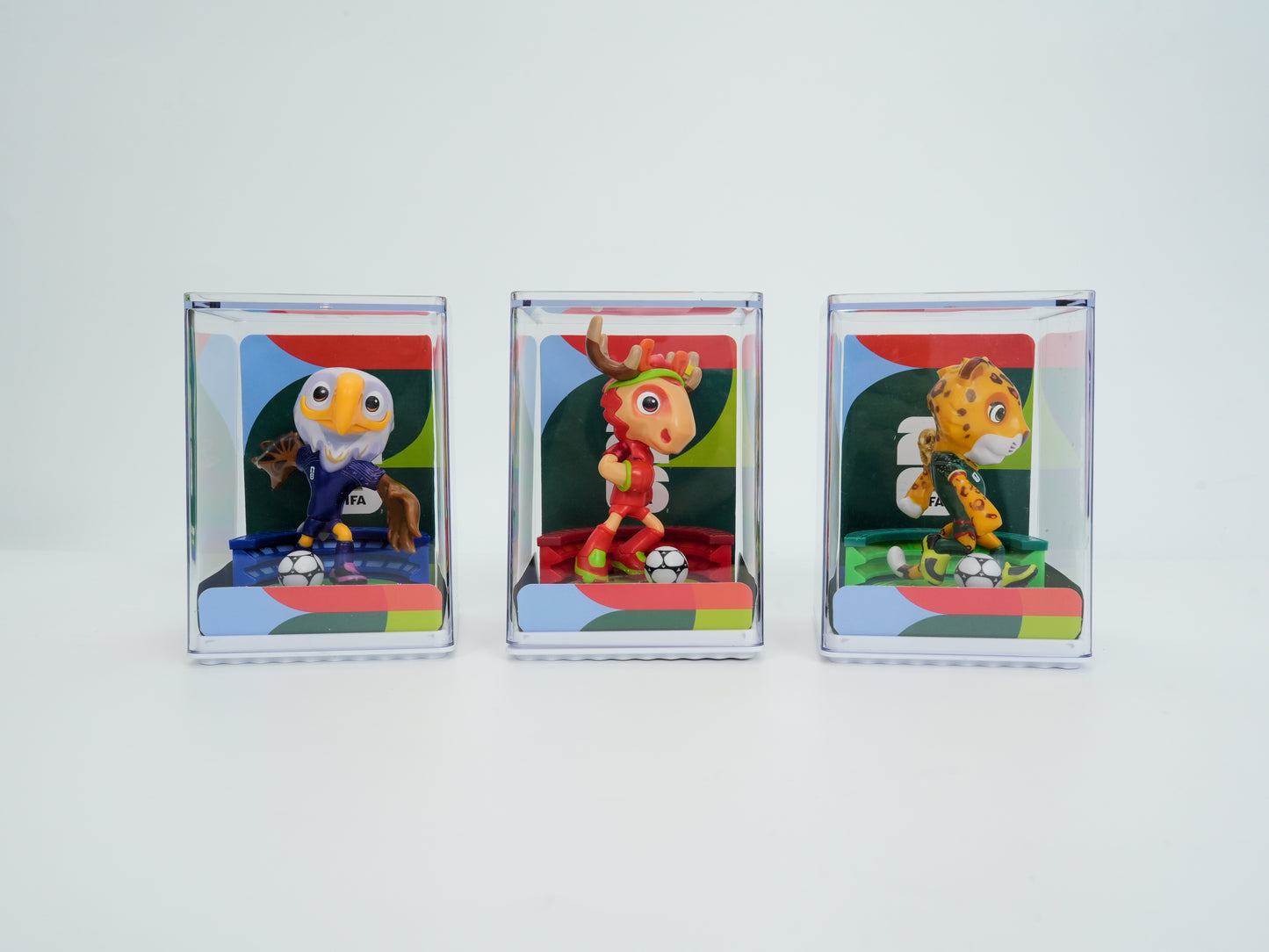 [FIFA World Cup] EXCLUSIVE OFFER with Keychain, USA-CAN-MEX Mascot Figurines Stadium Base 3Pack in Individual Acrylic Collector Box and Gift Box, Maple, Clutch and Zayu 9cm, Official Licensed Product Includes FIFA Licensed Mascot Keychain of your choice