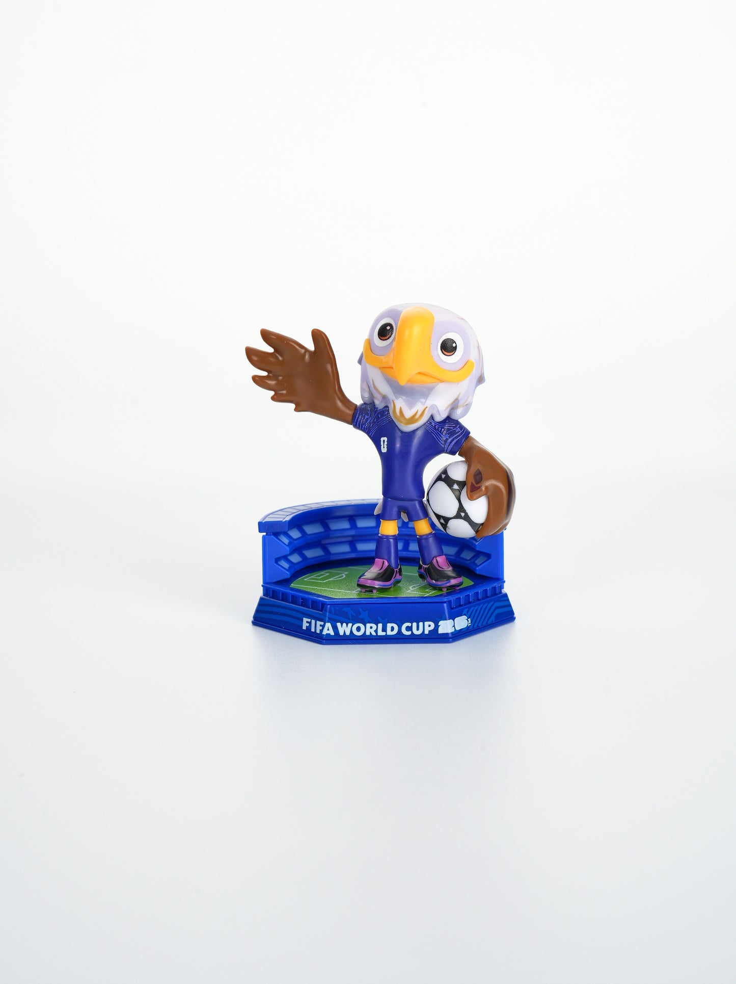 [FIFA World Cup] EXCLUSIVE OFFER with Keychain, USA-CAN-MEX Mascot Figurines with Soccer Ball 3Pack in Gift Box, Maple, Clutch and Zayu 6cm, Official Licensed Product Includes FIFA Licensed Mascot Keychain of your choice