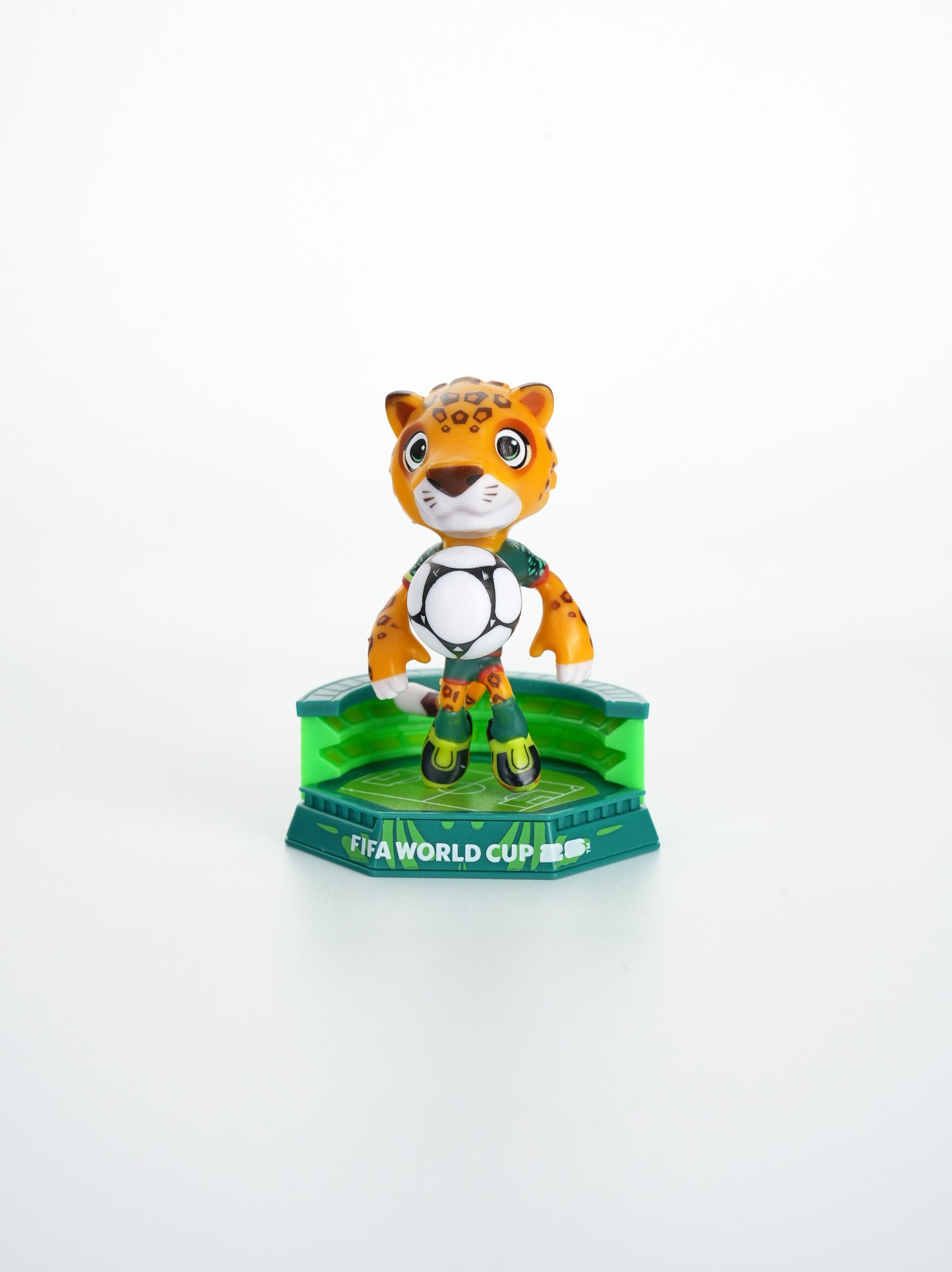 [FIFA World Cup] EXCLUSIVE OFFER with Keychain, USA-CAN-MEX Mascot Figurines with Soccer Ball 3Pack in Gift Box, Maple, Clutch and Zayu 6cm, Official Licensed Product Includes FIFA Licensed Mascot Keychain of your choice
