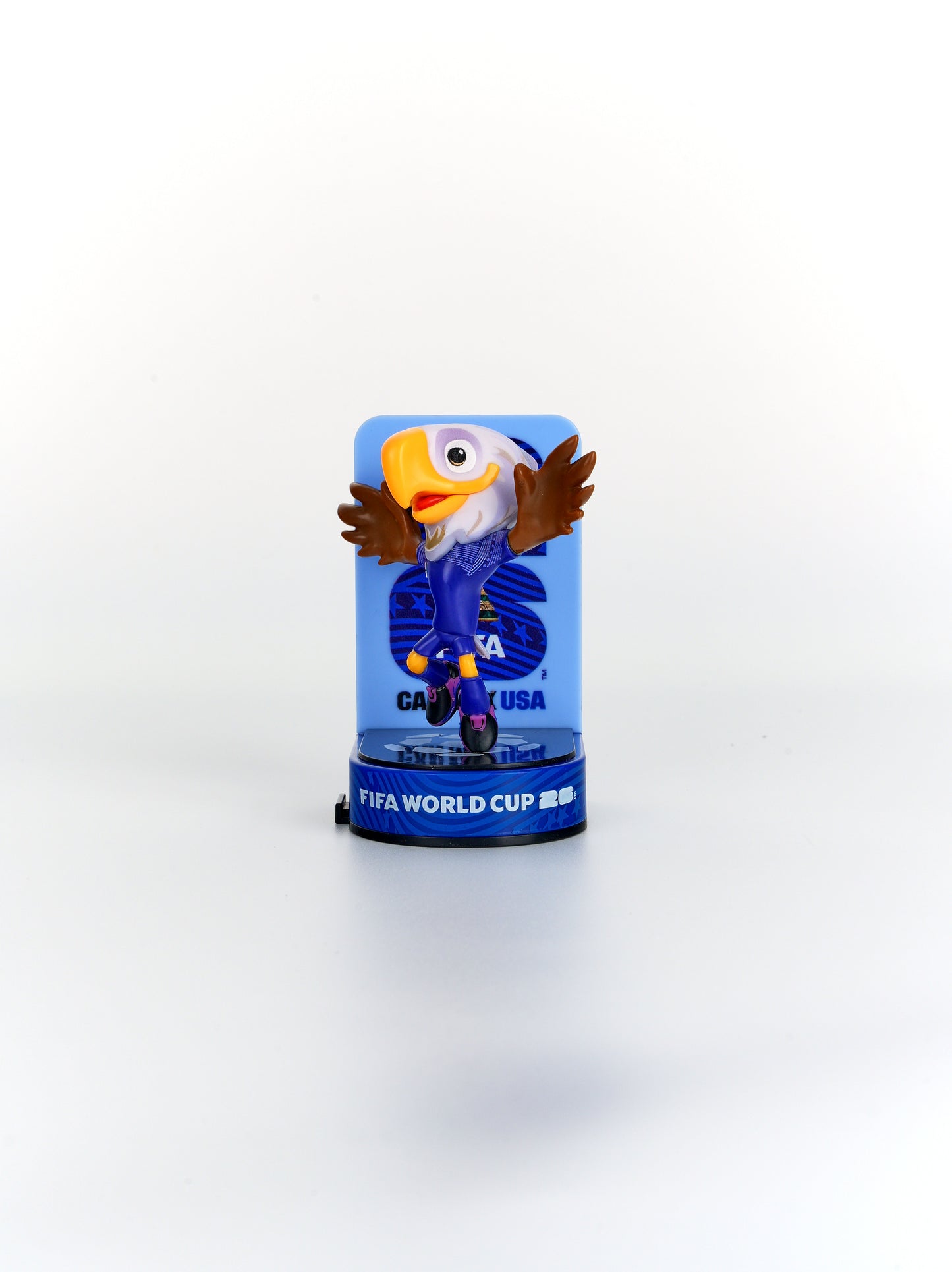 [FIFA World Cup] EXCLUSIVE OFFER with Keychain, USA-CAN-MEX Mascot Figurines Stadium Base 3Pack in Gift Box, Maple, Clutch and Zayu 6cm, Official Licensed Product Includes FIFA Licensed Mascot Keychain of your choice
