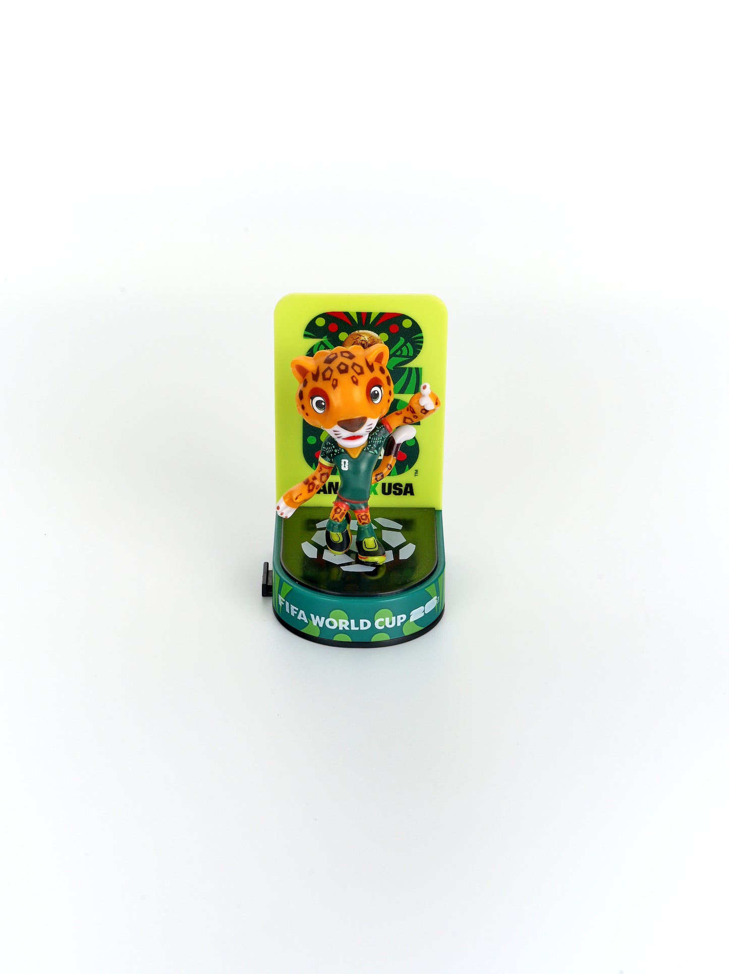 [FIFA World Cup] EXCLUSIVE OFFER with Keychain, USA-CAN-MEX Mascot Figurines Stadium Base 3Pack in Gift Box, Maple, Clutch and Zayu 6cm, Official Licensed Product Includes FIFA Licensed Mascot Keychain of your choice
